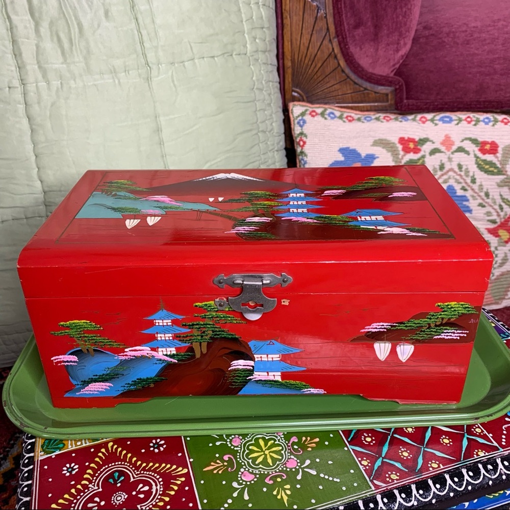 Red Japan Lacquered Jewelry Box